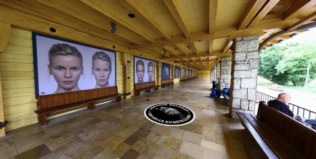 Reale Ausstellung &bdquo;Sch&ouml;ner Schein" von Joachim Baldauf in der Wandelhalle Oberstdorf, Fotogipfel 2023