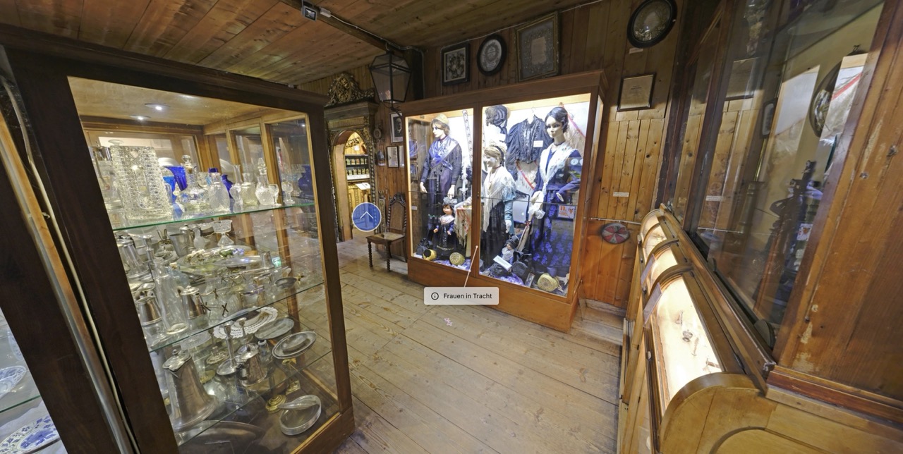 Historische Schwarzw&auml;lder Trachten im Storchenturm-Museum